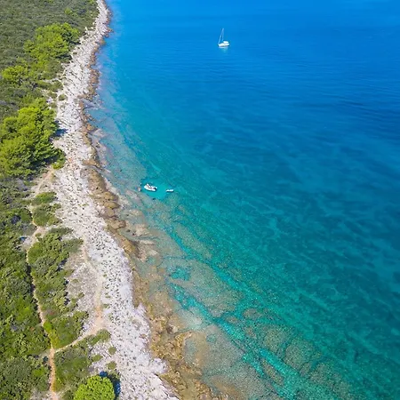 Caravan Near The Sea 营地 *