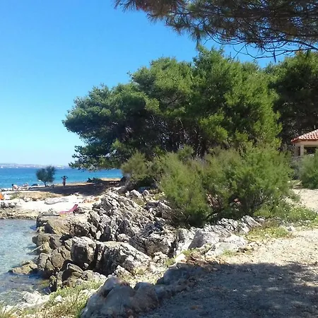 营地 Caravan Near The Sea